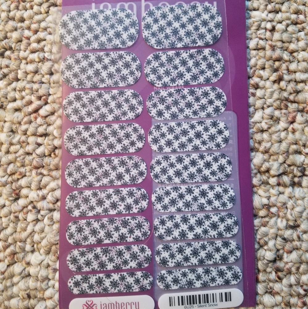 Silent Snow Jamberry